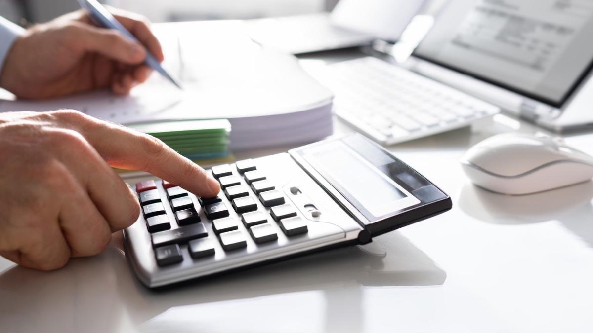 Dobânzile practicate de instituțiile financiare nebancare au fost plafonate | Adrian Cuculis: "IFN-urile nu au niciun stăpân"