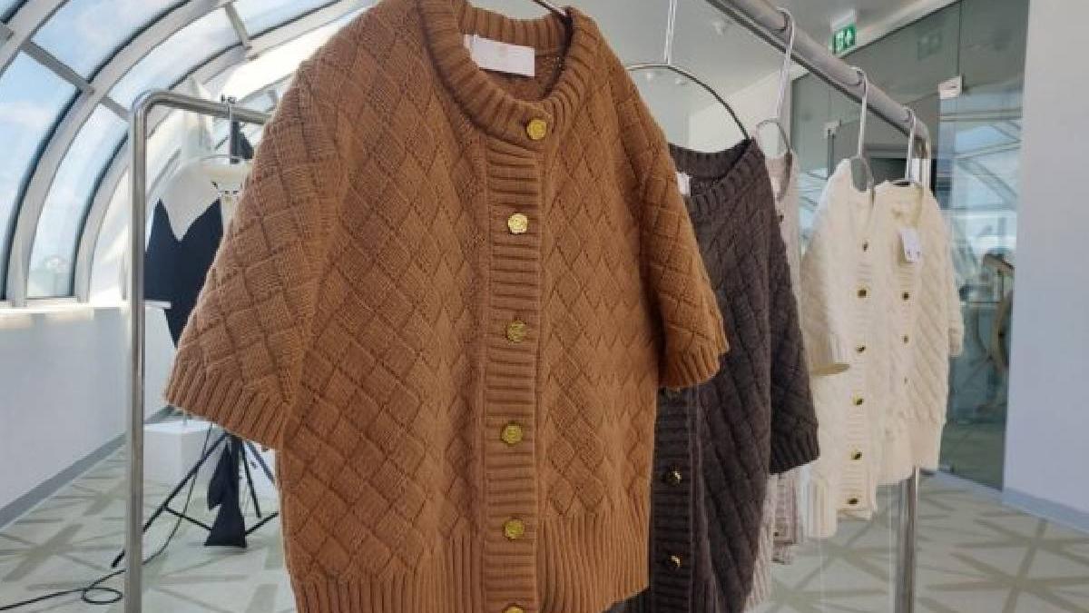 lana aur luxos scump material textil natural lume pret haine