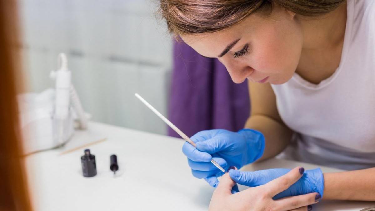 suma castigata manichiurista bucuresti