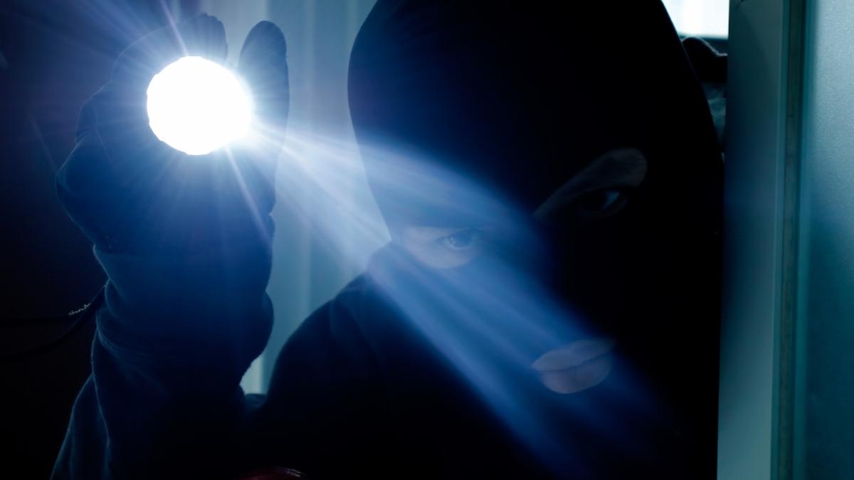 jaf bani bijuterii apartamente barbat constanta prins politie arest