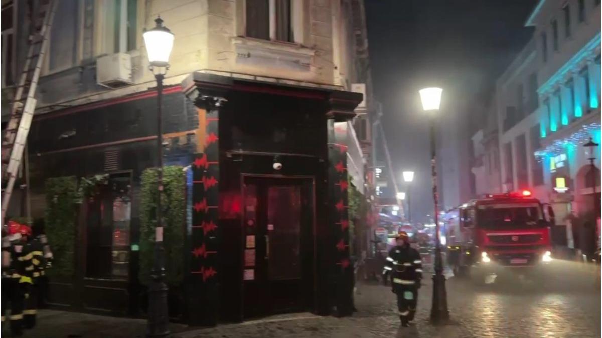 Incendiu în Centrul Vechi din București | Au fost mobilizate cinci autospeciale de stingere