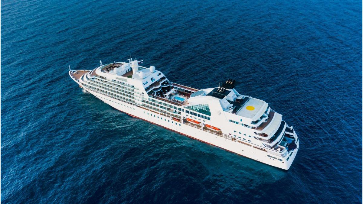 turisti abandonati pe insula vas croaziera