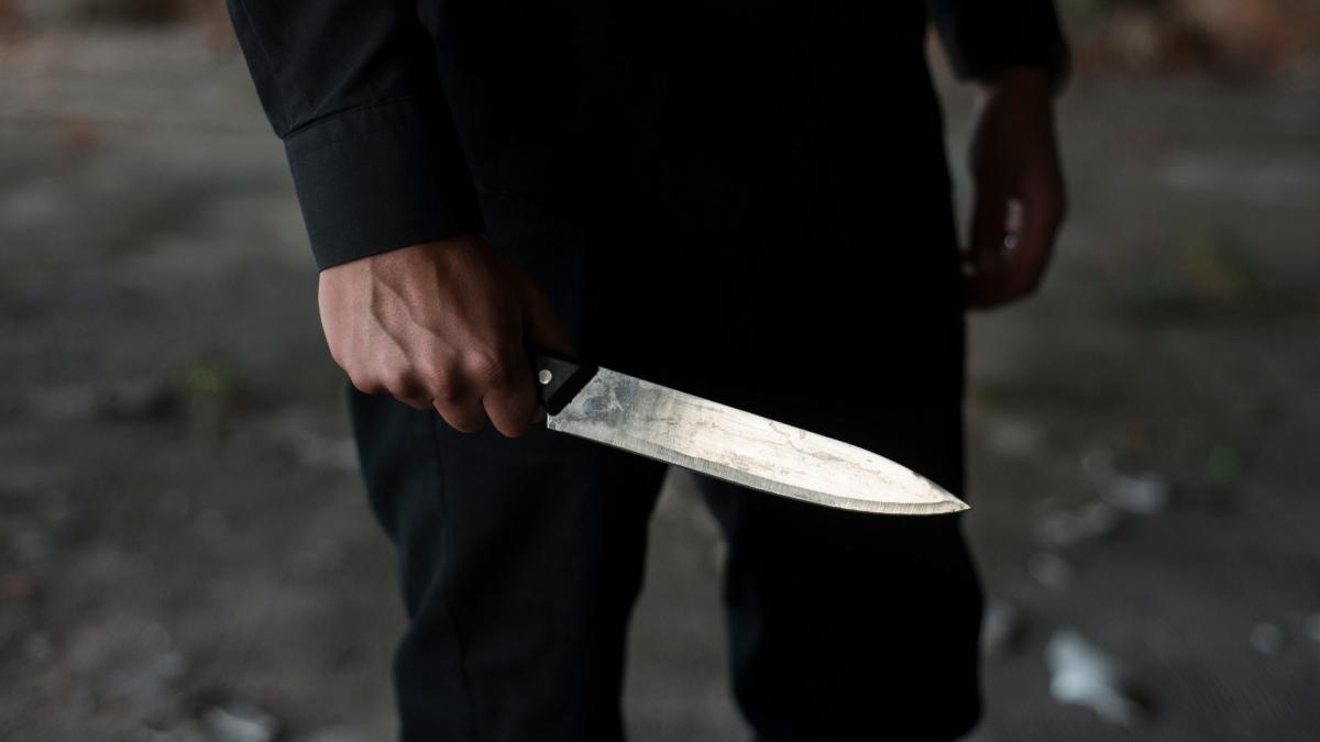 elev atacat maceta liceu bucuresti