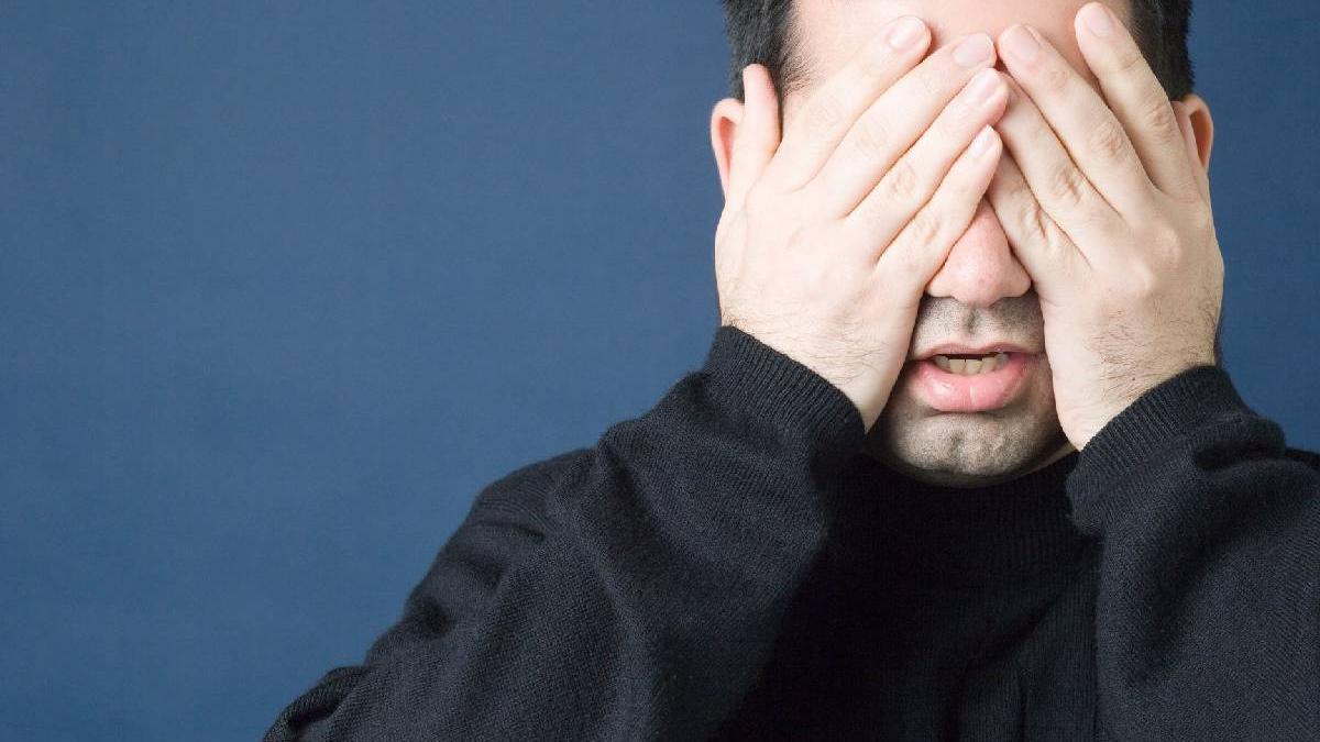 aplicatii telefon mobil inselaciune