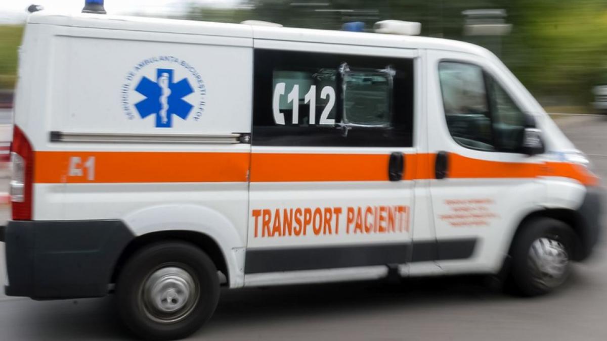 Un bărbat băut şi fără permis a lovit intenţionat o femeie, cu mașina, din răzbunare, în Dolj. Șoferul a fugit de la locul accidentului