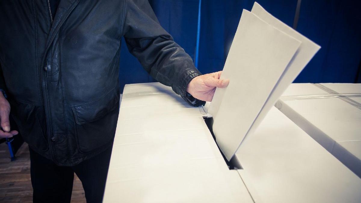 membrii familie in competitie pentru functia de primar