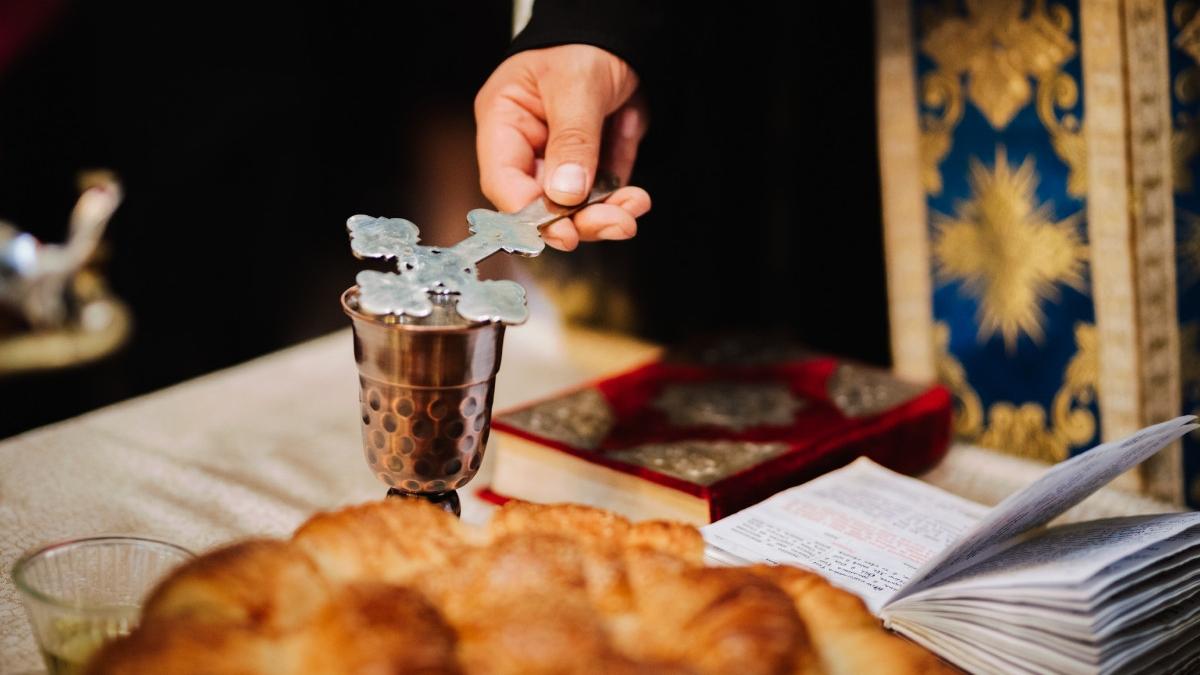 salarii preoti angajati biserica