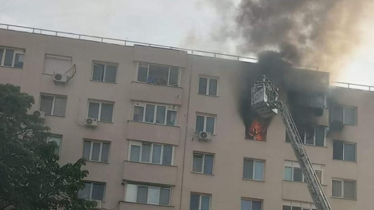 incendiu puternic bloc 8 etaje bucuresti 2 persoane au murit