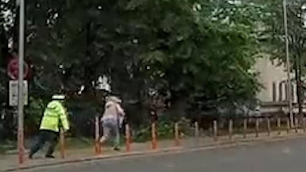 femeie fuge politist voia sa o amendeze bacau