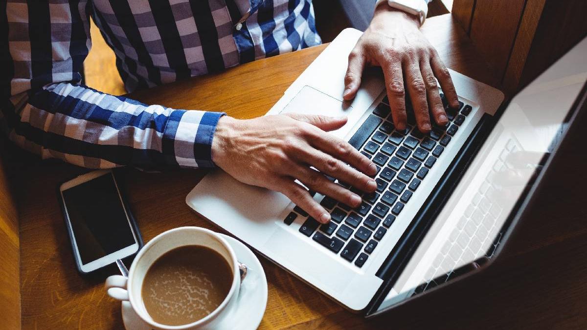 motive laptop functioneaza lent pasi esentiali imbunatatire viteza