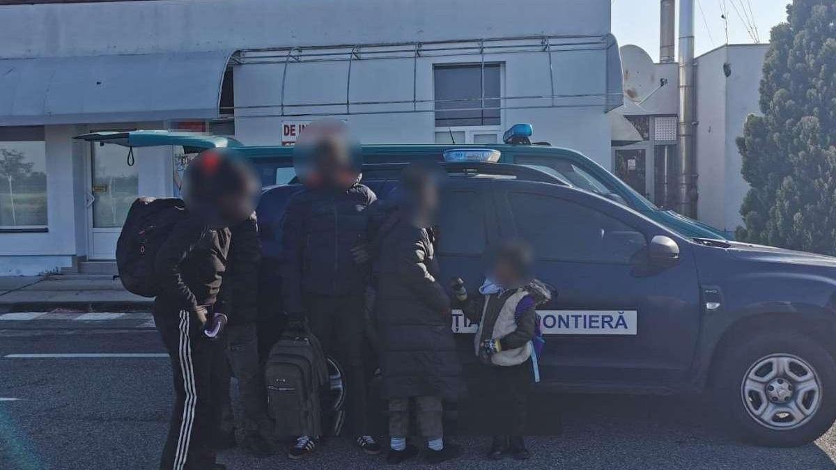 cinci straini ascunsi camion frontiera moravita