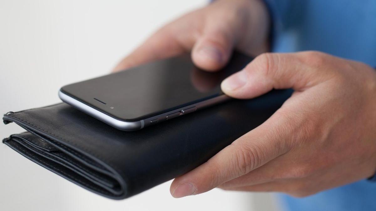 femeie retinuta gasit poseta gara arad