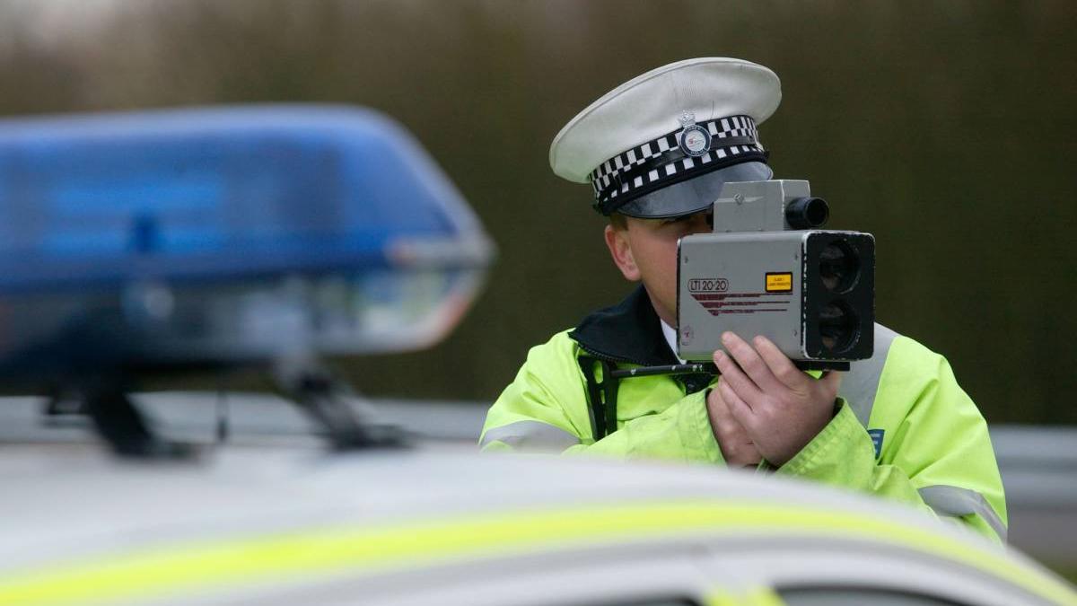 politisti retinut 1100 permise auto romania