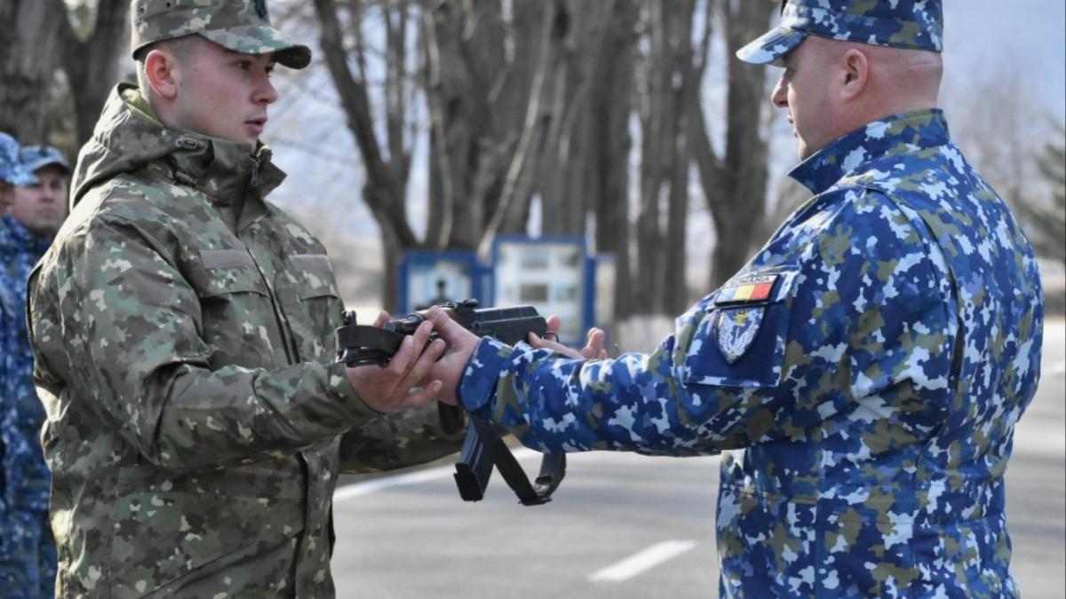 romani armata respinsi recrutare militari