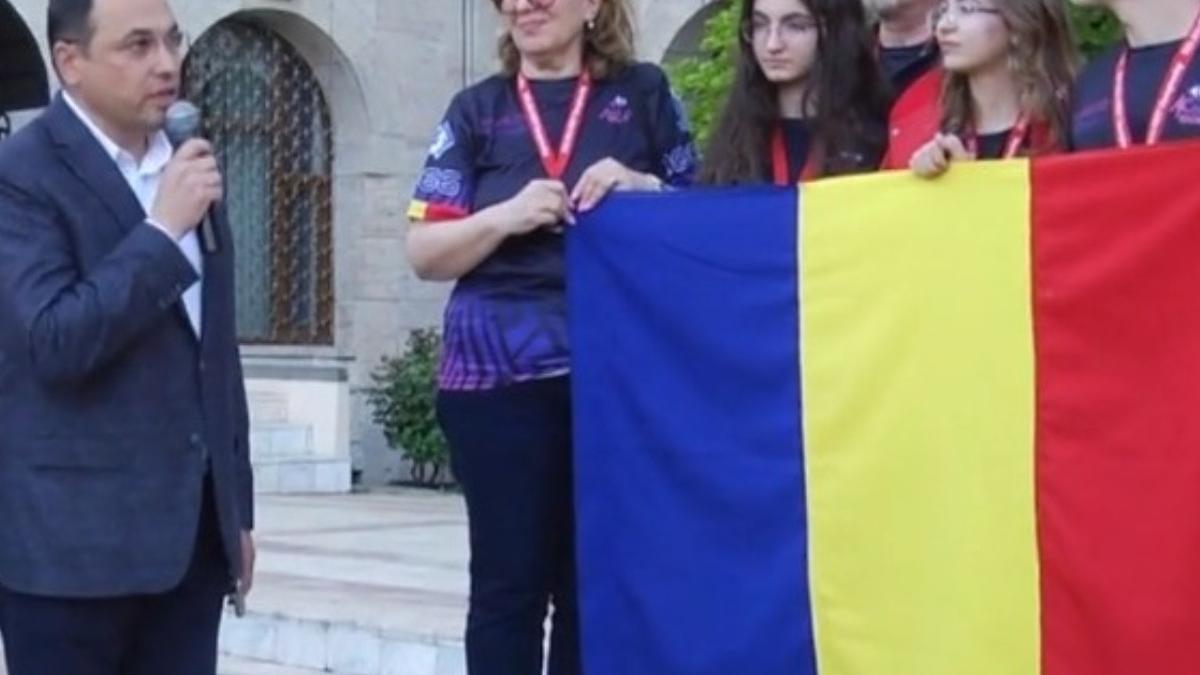 elevii care au castigat campionatul mondial de robotica au revenit acasa