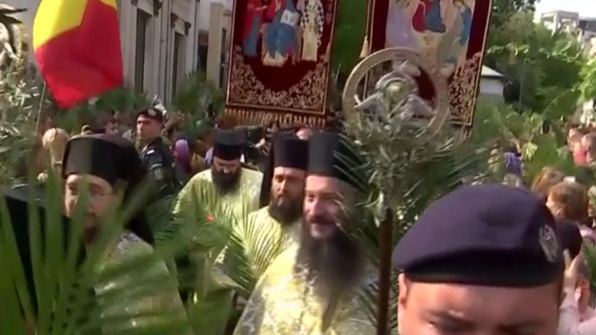 momente impresionante pelerinaj credinciosi preoti ajun florii