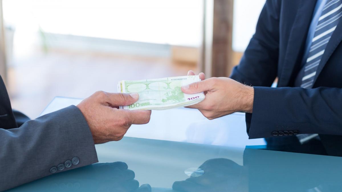 datoria nestiuta de 7 200 lei pe care fiecare roman o are de achitat