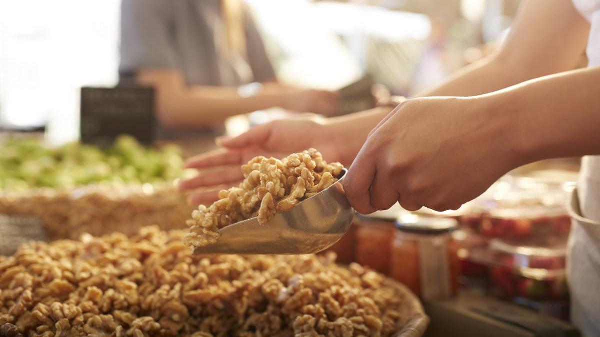 pret kilogram nuca piata obor bucuresti inainte paste