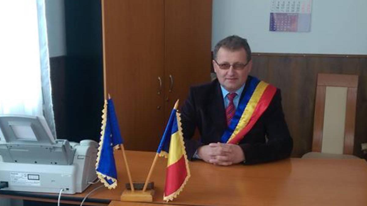 primar sotrile condamnat pornografie sotie alegeri