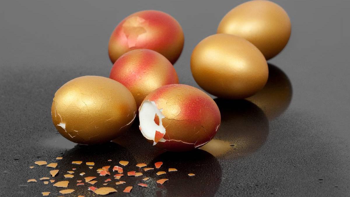 trucul care te ajuta cureti coaja rapid ouale fierte