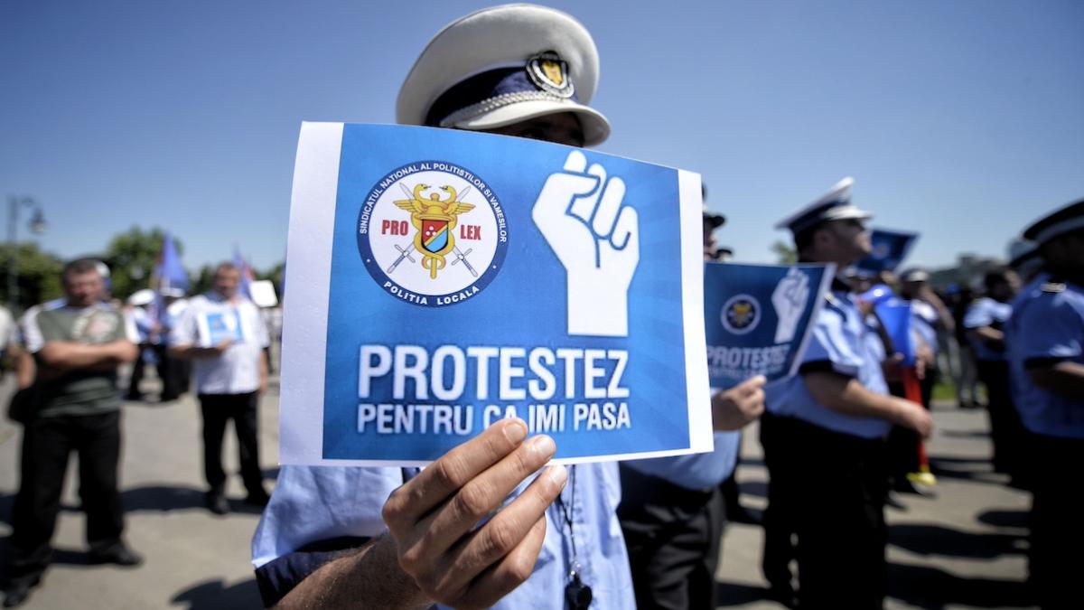 politisti locali protest guvern