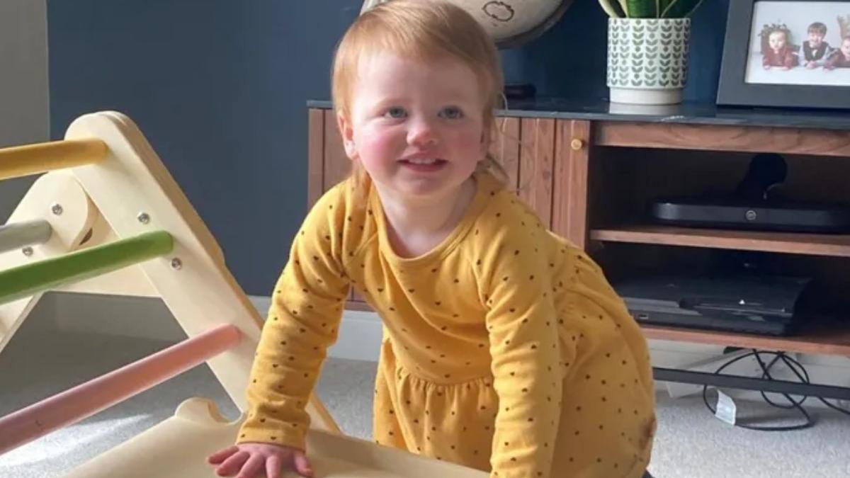 o fetita nascuta surda poate auzi acum dupa un tratament inovator