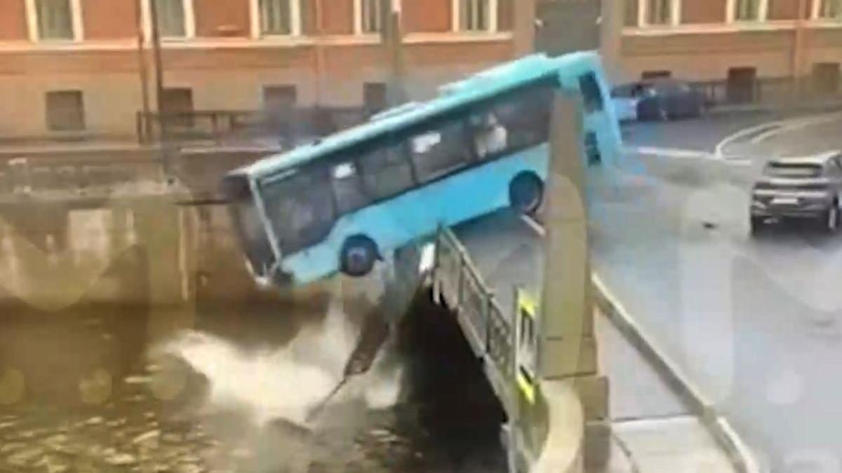 autobuz pasageri raul neva sankt petersburg