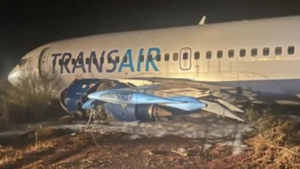 avion boeing decolare copilot roman pasageri raniti