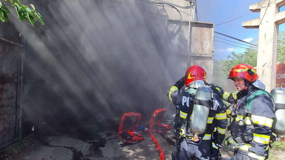 incendiu puternic ploiesti hala 2000 m