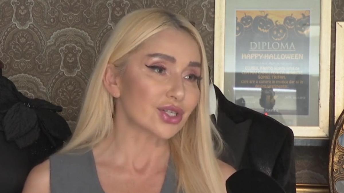 tinute bal de absolvire adolescenti recomandari designeri moda