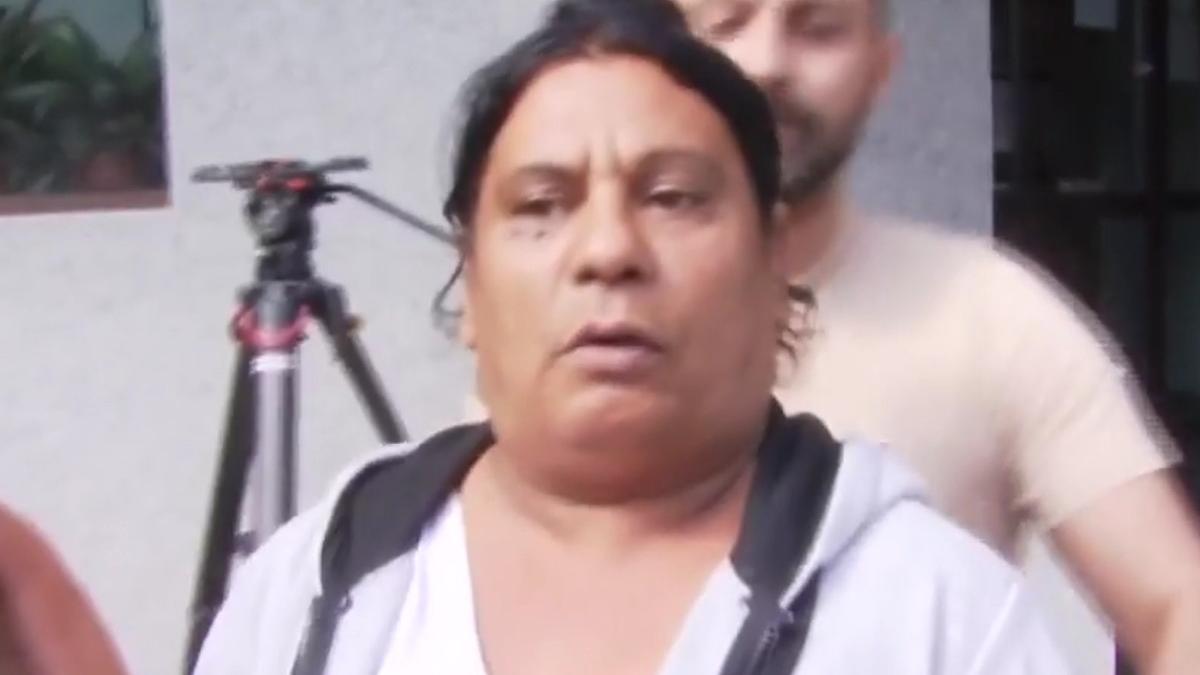 el este trandafir barbat deghizat femeie inselaciune furt victime bucuresti