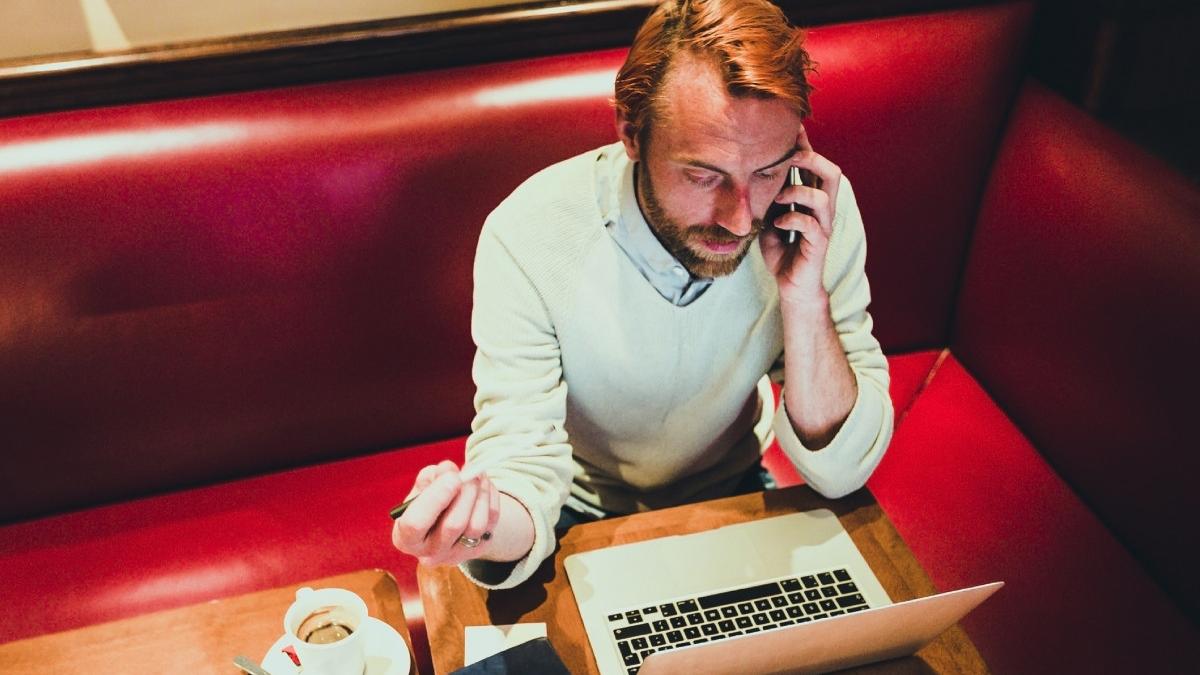 cafenele reguli stricte weekend nomazi digitali munca laptop