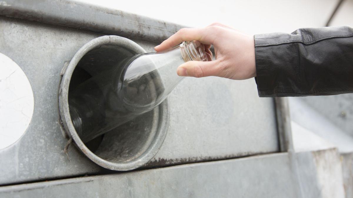 bani strang doi parinti vaslui sticle reciclate