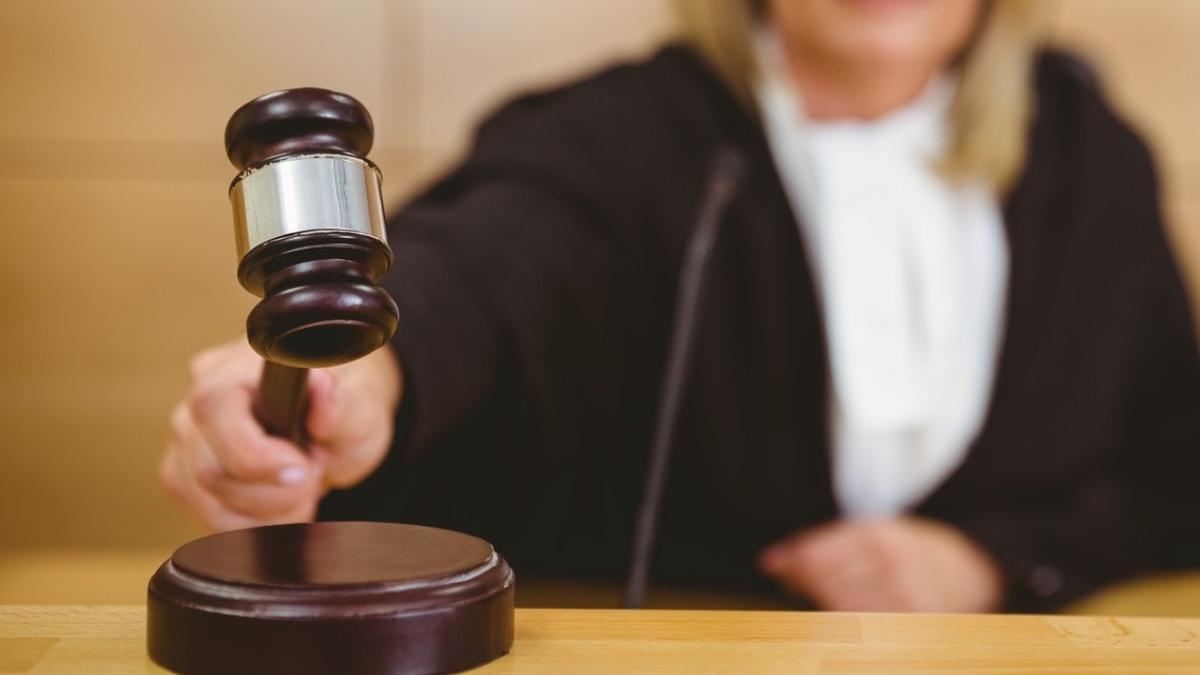 femeie a dat in judecata fostul sot mutat amanta strada ei daune morale