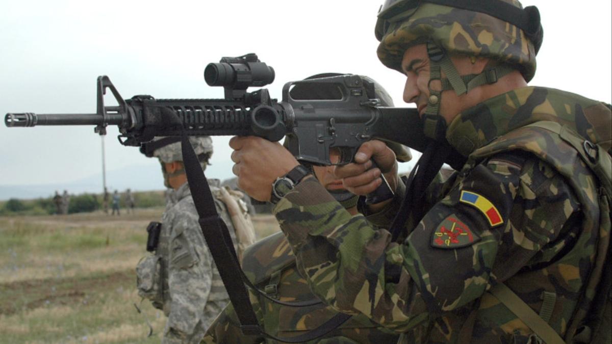 armata romana arme kalasnikov