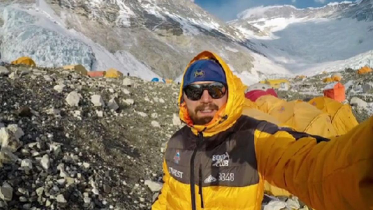 m am rugat la dumnezeu poveste alpinist hunedorean adrian ahritculesei everest