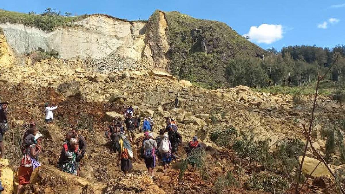 alunecare teren papua noua guinee cel putin 2000 oameni ingropati vii