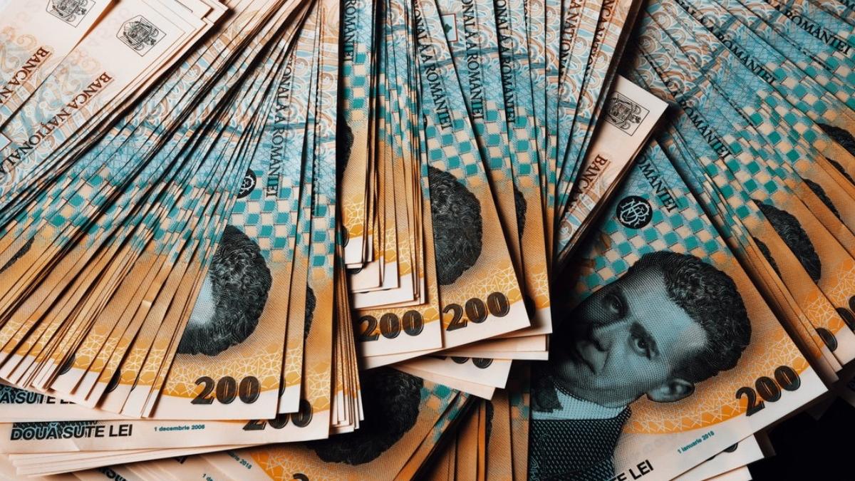 casiera car acuzata deturnat 900 000 lei falsificat zeci contracte imprumut