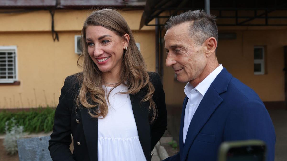 radu mazare iese din inchisoare roxana sotia sa insarcinata