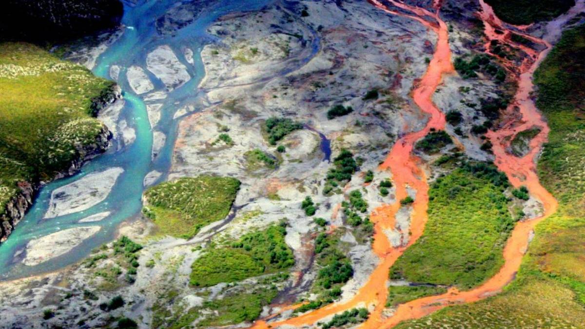 fenomen alaska rauri culori diferite portocalii