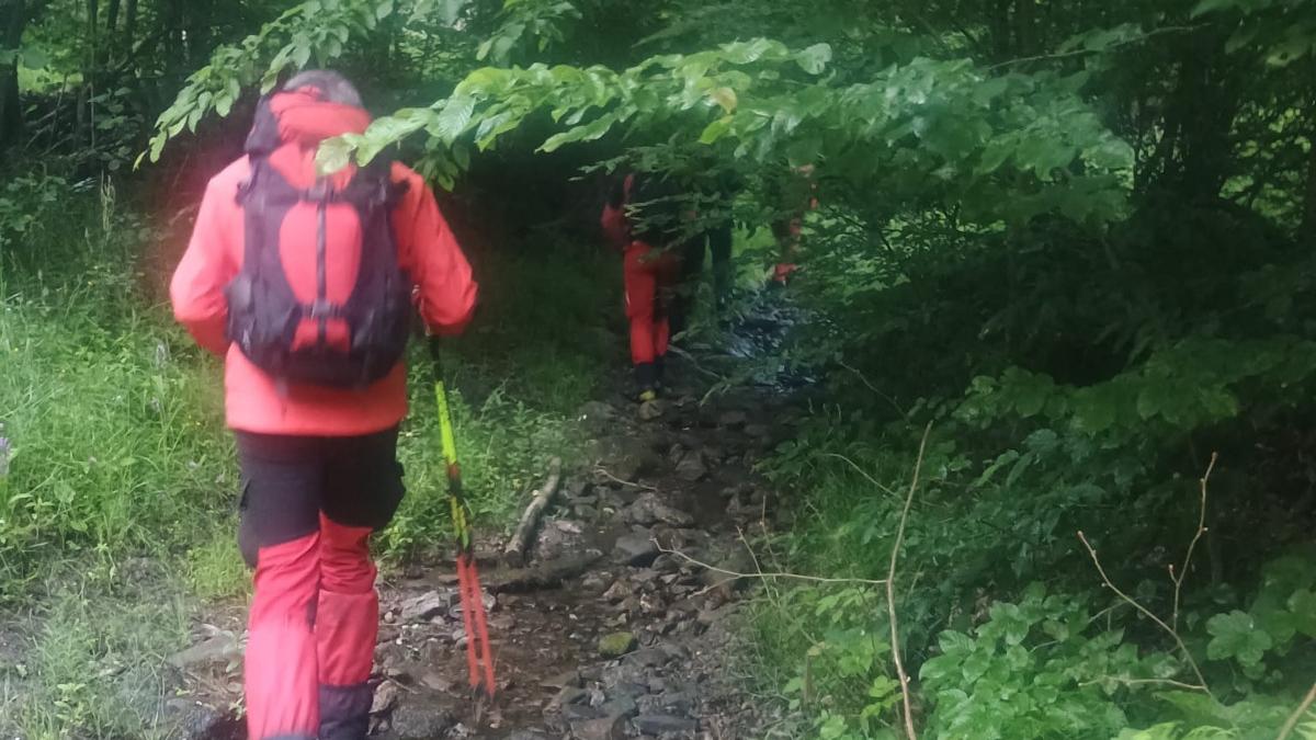 trei ucraineni rataciti in munti salvati de salvamont maramures