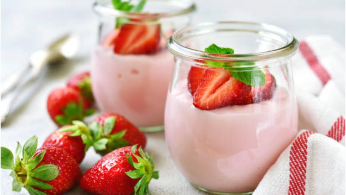 spuma de capsuni cu frisca