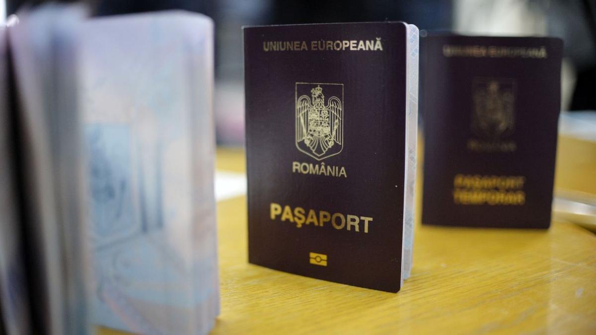 Pașaportul simplu temporar se va elibera după noi reguli. Klaus Iohannis a promulgat legea