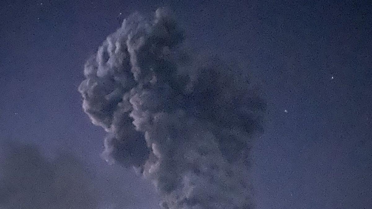 43 cutremure 24 ore oameni evacuati zboruri anulate vulcan kanlaon erupt