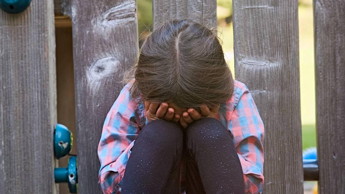 copila 13 ani abuzata barbatii din sat traieste centru de plasament