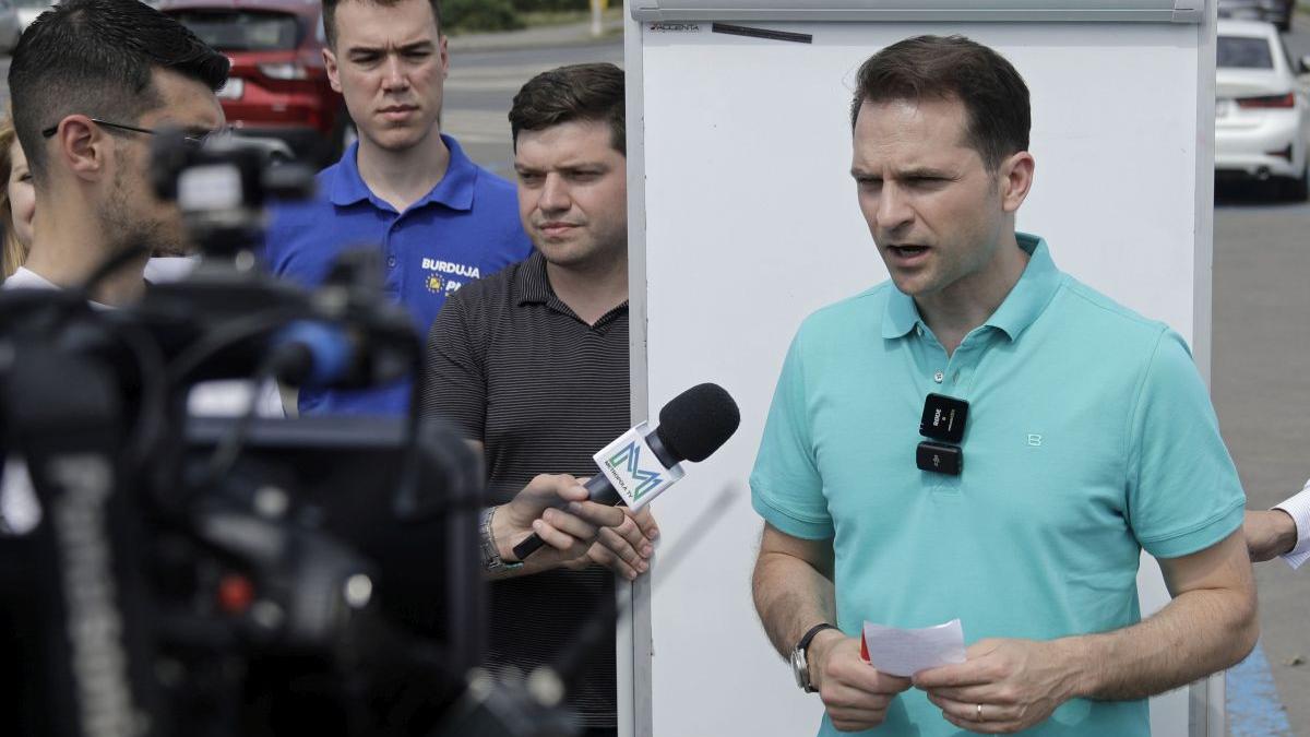 sebastian burduja hai alaturi de noi miercuri in fata ateneului sa facem revolutia turcoaz