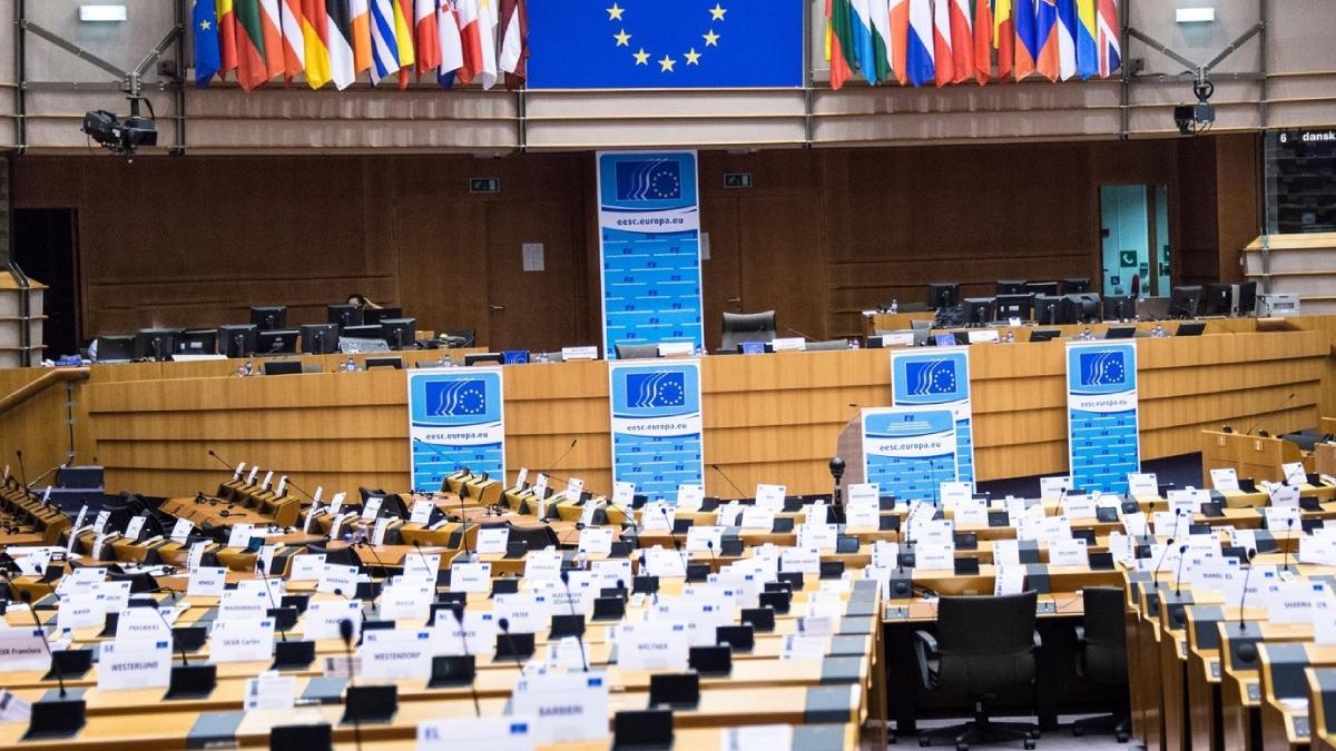 cat castiga europarlamentarii pachet financiar salariu indemnizatii alte beneficii