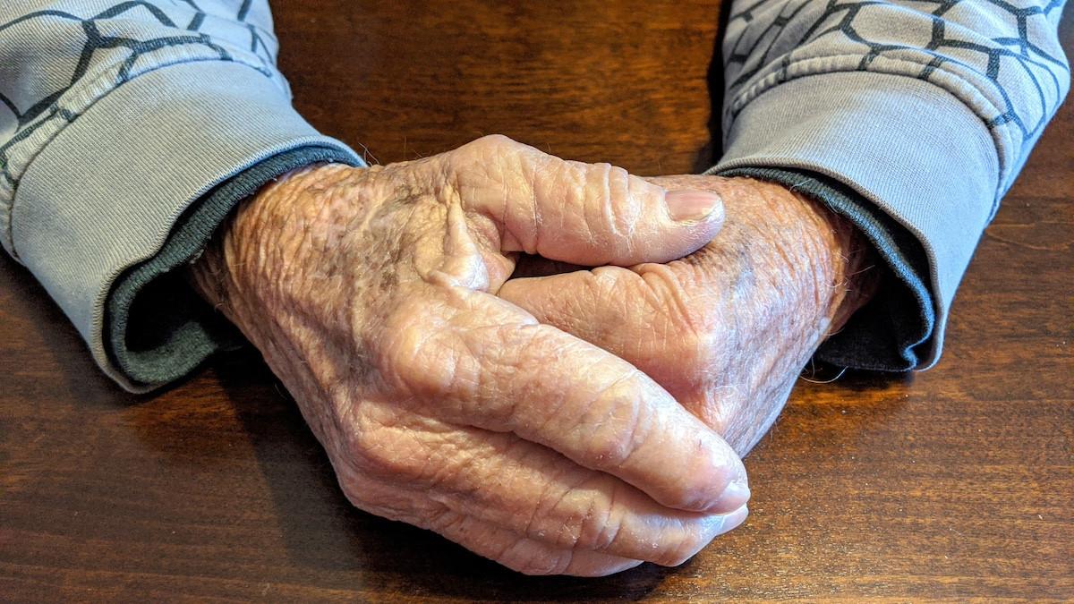 cei 1 8 milioane de romani ale caror pensii nu vor creste in septembrie vor avea pensiile inghetate