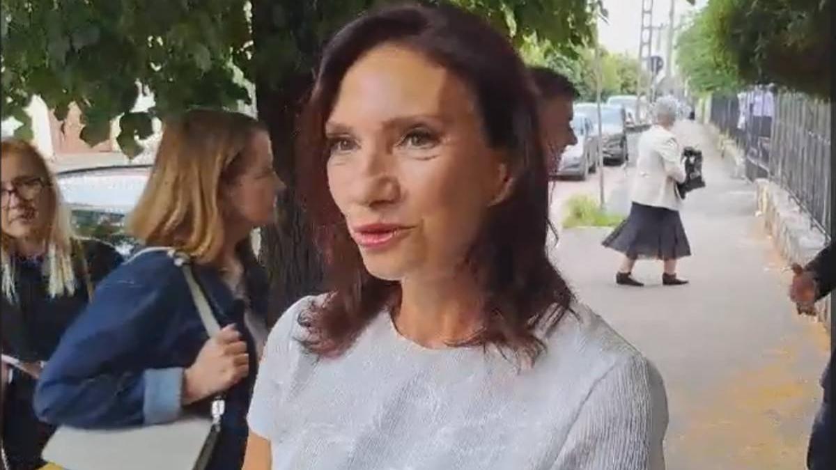ce tinuta a purtat carmen iohannis la vot prima doamna nu a optat pentru culorile pnl