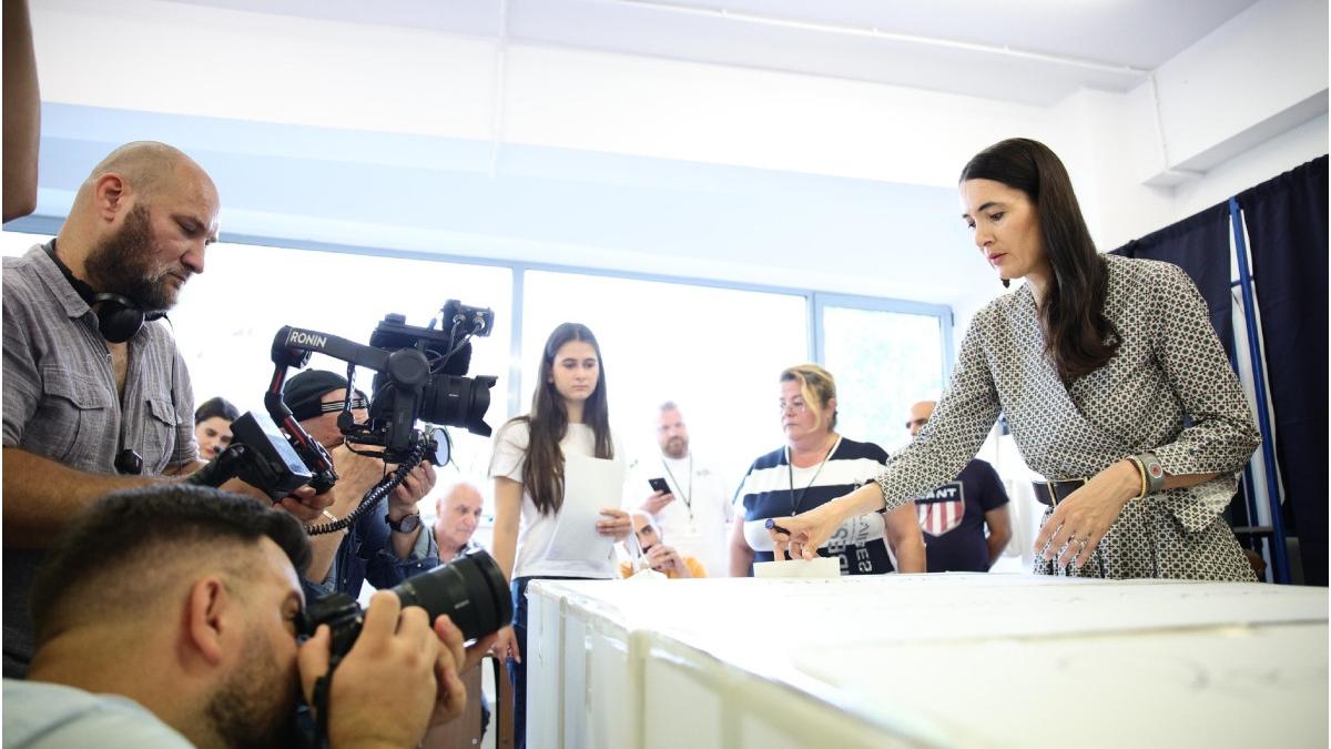 clotilde armand nu lasati pe altii sa va decida viitorul iesiti la vot clotilde armand nu lasati pe altii sa va decida viitorul iesiti la vot
